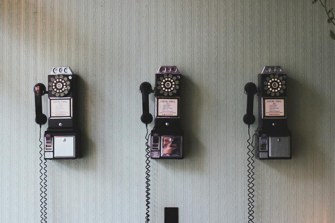 https://unsplash.com/photos/minimalist-photography-of-three-crank-phones-71CjSSB83Wo